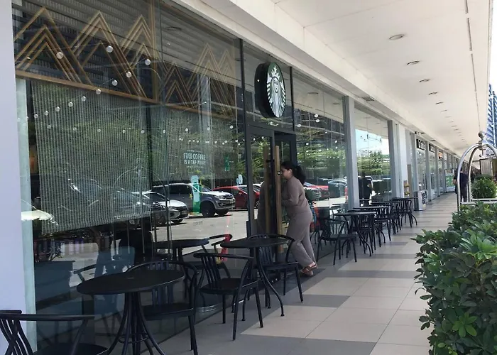Relax In Pasay Citys Kept Secret - Spacious With Garden View